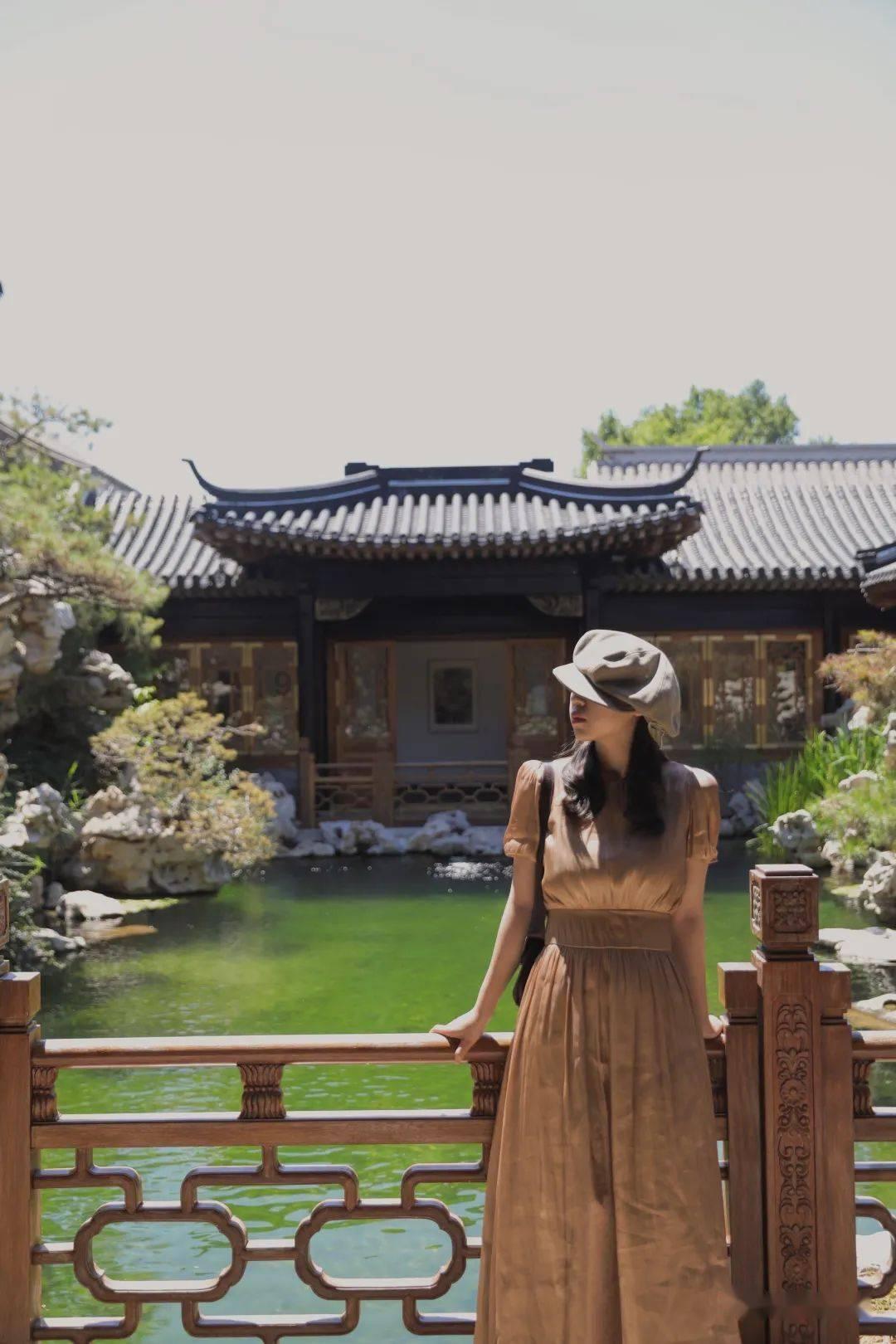 赵丽颖红妆写真港风十足 慵懒惬意双眸明亮如月